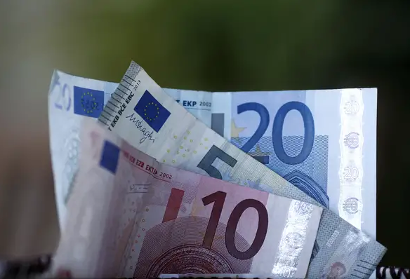 Los españoles trabajan «gratis» más de seis meses para el Estado