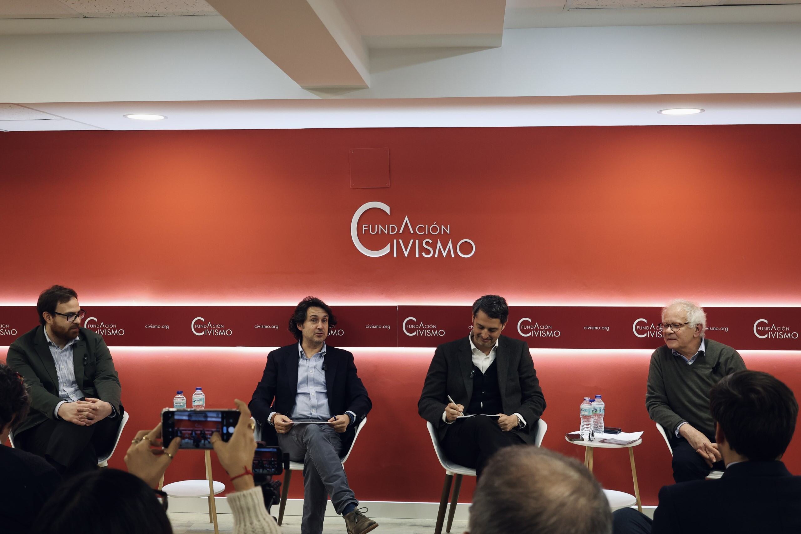 Iñaki Ellakuría presenta su libro «Puigdemont: El integrista que pudo romper España» de la mano de la Fundación Civismo